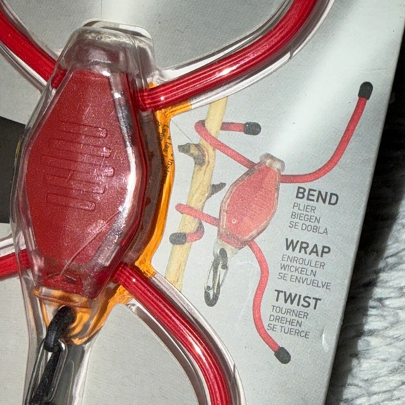 BugLit LED Micro Flashlight - Red - Picture 4 of 16